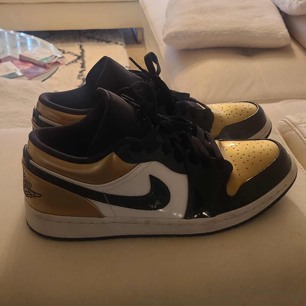 Nike Air Jordan 1 Low Gold Toe Size us 10
